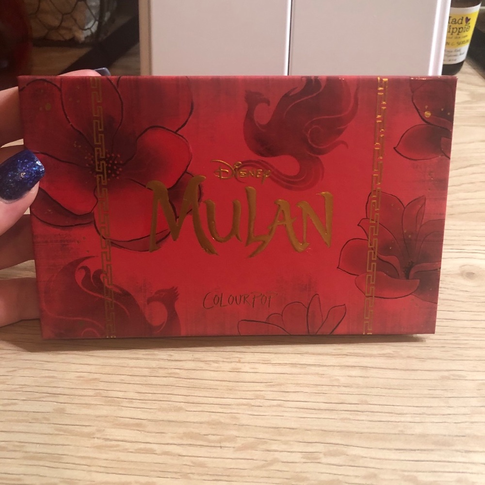 Colourpop eye shadow palette